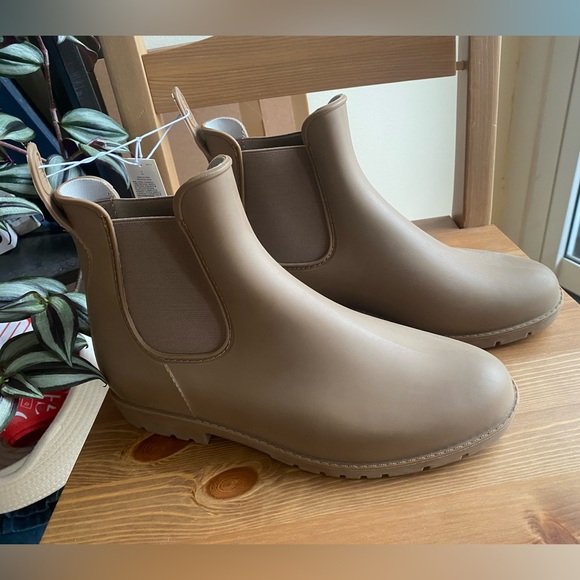Old Navy Rain Boots - Picture 1 of 3
